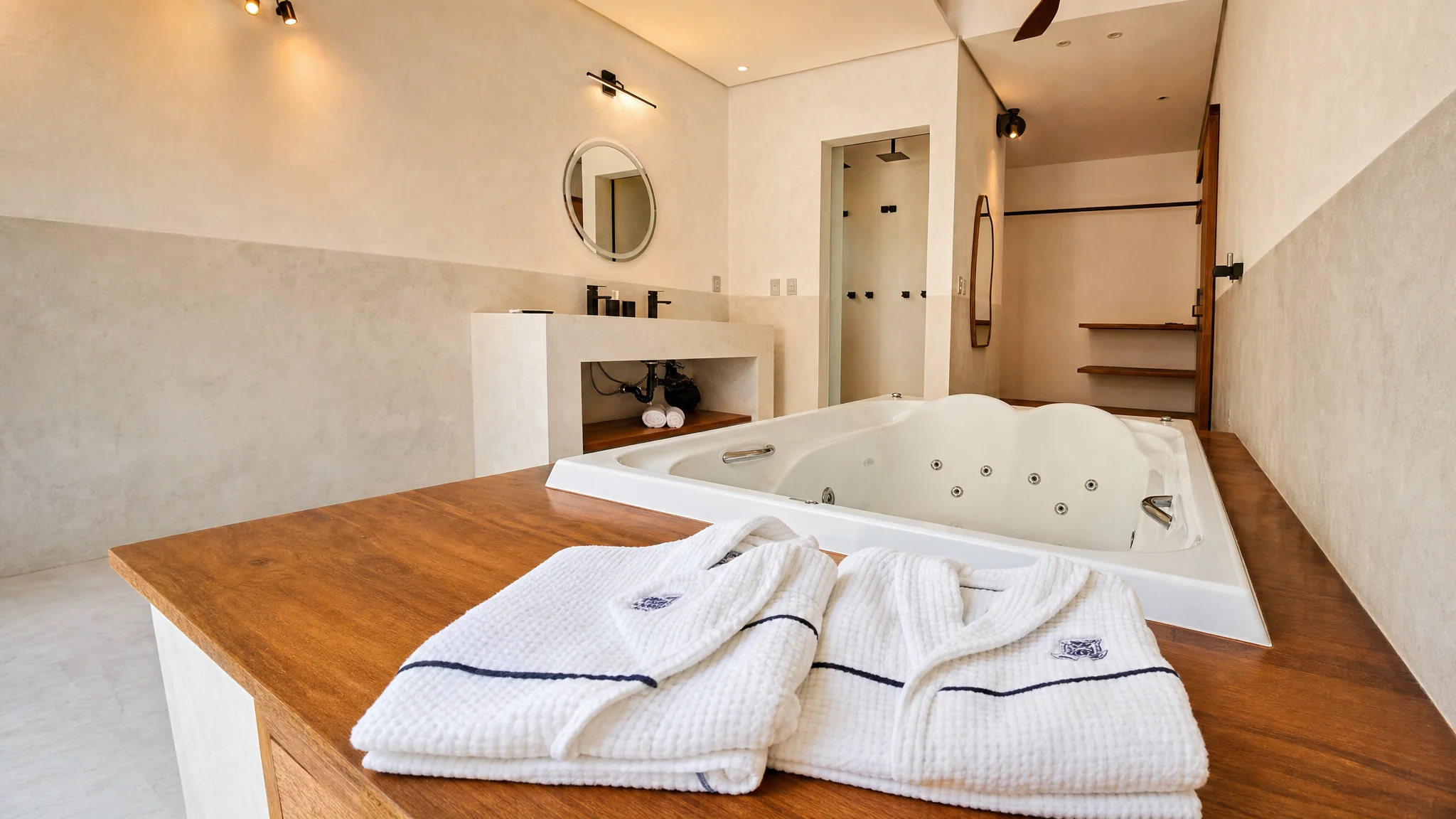 Banheiro spa com hidromassagem na Suíte Spa Jardim